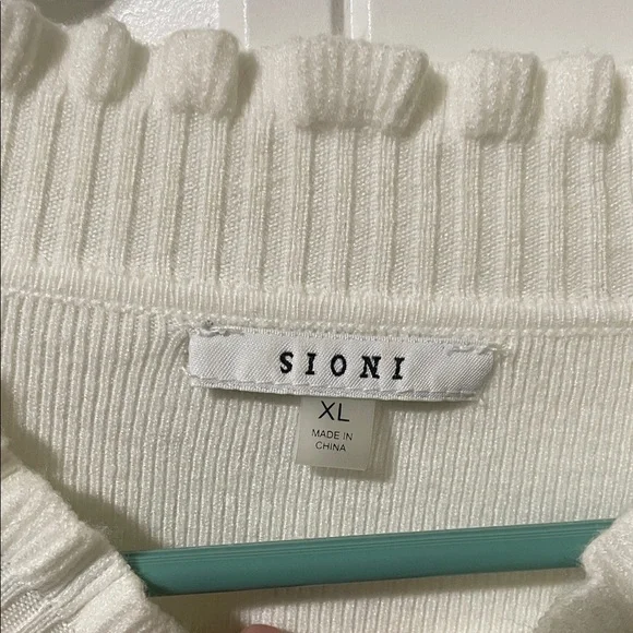 Sioni Cream Sweater with Fringe Sleeves - Picture 4 of 6